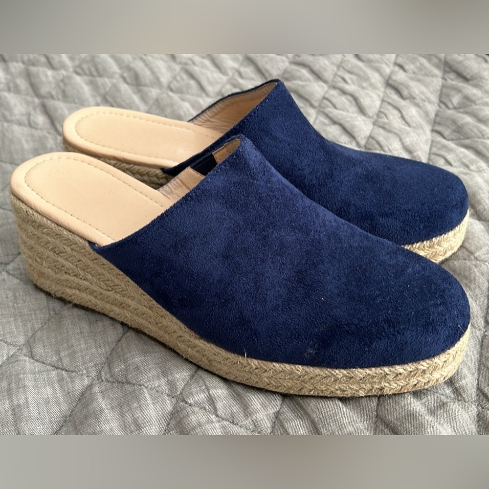NWOT BLUE SLIP-on Suede Clogs, size 8